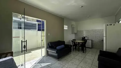 Casa - Térrea com 2 quartos (sendo 1 suite(s)) a 900,00 metros praia.