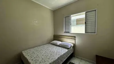 Casa - Térrea com 2 quartos (sendo 1 suite(s)) a 900,00 metros praia.