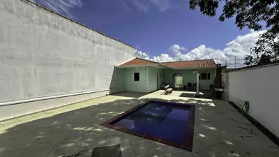 Casa - Térrea com 2 quartos (sendo 1 suite(s)) a 900,00 metros praia.