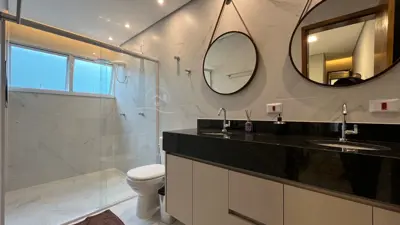 Casa - Térrea com 3 quartos (sendo 1 suite(s)) a 600,00 metros praia.