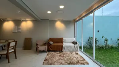 Casa - Térrea com 3 quartos (sendo 1 suite(s)) a 600,00 metros praia.