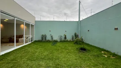 Casa - Térrea com 3 quartos (sendo 1 suite(s)) a 600,00 metros praia.