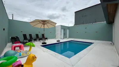Casa - Térrea com 3 quartos (sendo 1 suite(s)) a 600,00 metros praia.