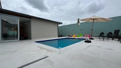 Casa - Térrea com 3 quartos (sendo 1 suite(s)) a 600,00 metros praia.