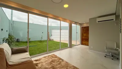 Casa - Térrea com 3 quartos (sendo 1 suite(s)) a 600,00 metros praia.