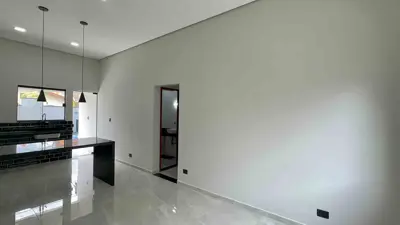 Casa - Térrea com 3 quartos (sendo 1 suite(s)) a 900,00 metros praia.