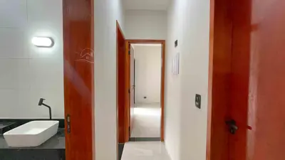 Casa - Térrea com 3 quartos (sendo 1 suite(s)) a 900,00 metros praia.