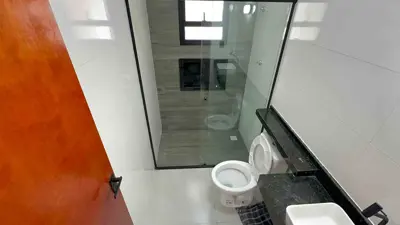 Casa - Térrea com 3 quartos (sendo 1 suite(s)) a 900,00 metros praia.