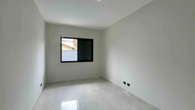 Casa - Térrea com 3 quartos (sendo 1 suite(s)) a 900,00 metros praia.