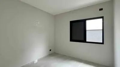 Casa - Térrea com 3 quartos (sendo 1 suite(s)) a 900,00 metros praia.