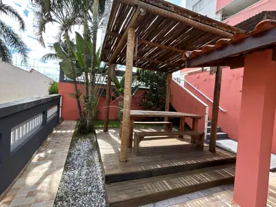 Apartamento - Duplex com 3 quartos (sendo 2 suite(s)) a 1000,00 metros praia.