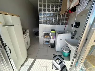 Apartamento - Cobertura com 3 quartos (sendo 2 suite(s)) a 1000,00 metros praia.