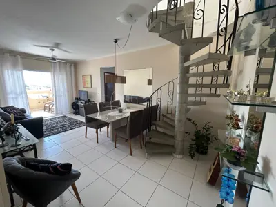 Apartamento - Cobertura com 3 quartos (sendo 2 suite(s)) a 1000,00 metros praia.