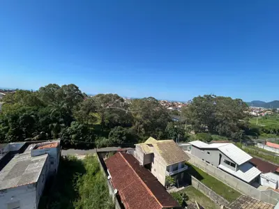 Apartamento - Cobertura com 3 quartos (sendo 2 suite(s)) a 1000,00 metros praia.