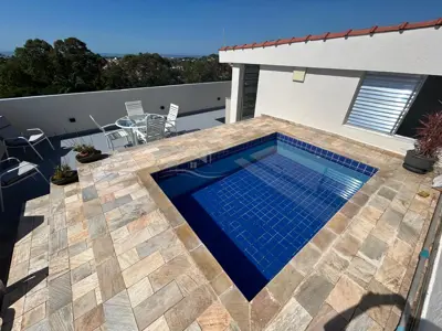 Apartamento - Cobertura com 3 quartos (sendo 2 suite(s)) a 1000,00 metros praia.