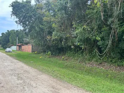 Terreno - Plano com  quartos  a 2500,00 metros praia.