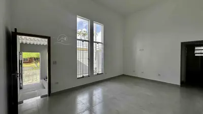Casa - Térrea com 3 quartos (sendo 1 suite(s)) a 850,00 metros praia.