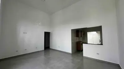Casa - Térrea com 3 quartos (sendo 1 suite(s)) a 850,00 metros praia.