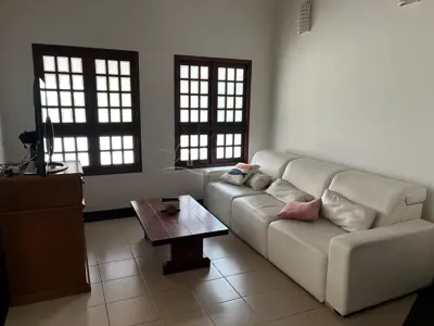 Casa - Sobrado com 4 quartos (sendo 2 suite(s)) a 400,00 metros praia.