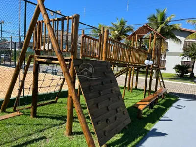 Casa - Sobrado com 4 quartos (sendo 2 suite(s)) a 400,00 metros praia.