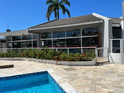 Casa - Sobrado com 4 quartos (sendo 2 suite(s)) a 400,00 metros praia.