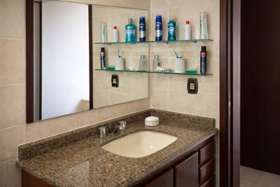 Casa - Sobrado com 4 quartos (sendo 2 suite(s)) a 400,00 metros praia.