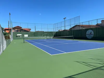 Casa - Sobrado com 4 quartos (sendo 2 suite(s)) a 400,00 metros praia.