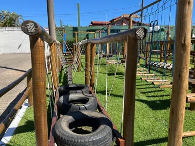 Casa - Sobrado com 4 quartos (sendo 2 suite(s)) a 400,00 metros praia.