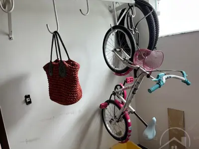 Casa - Sobrado com 4 quartos (sendo 2 suite(s)) a 400,00 metros praia.