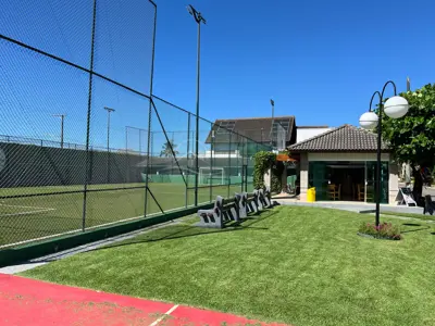 Casa - Sobrado com 4 quartos (sendo 2 suite(s)) a 400,00 metros praia.