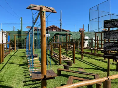 Casa - Sobrado com 4 quartos (sendo 2 suite(s)) a 400,00 metros praia.