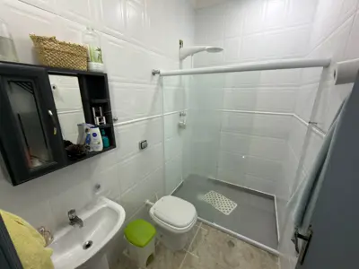 Casa - Térrea com 3 quartos (sendo 1 suite(s)) a 650,00 metros praia.