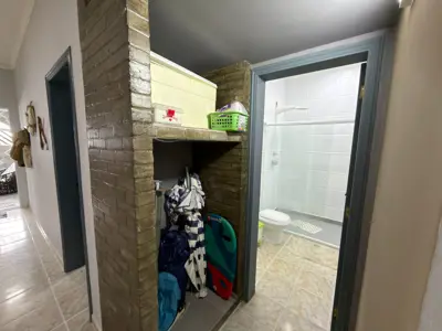 Casa - Térrea com 3 quartos (sendo 1 suite(s)) a 650,00 metros praia.