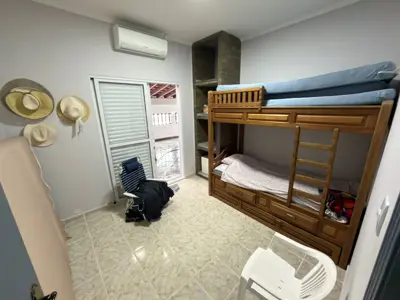 Casa - Térrea com 3 quartos (sendo 1 suite(s)) a 650,00 metros praia.