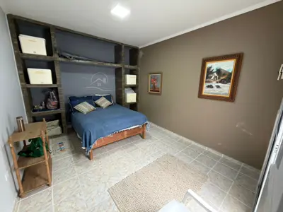Casa - Térrea com 3 quartos (sendo 1 suite(s)) a 650,00 metros praia.
