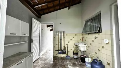 Casa - Térrea com 3 quartos  a 300,00 metros praia.