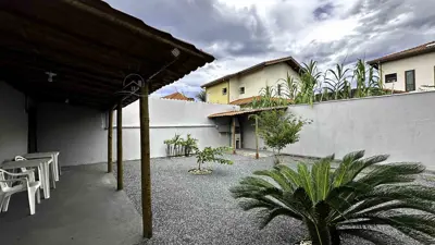 Casa - Térrea com 3 quartos  a 300,00 metros praia.