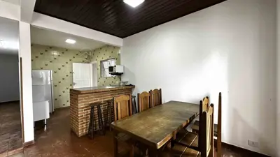 Casa - Térrea com 3 quartos  a 300,00 metros praia.