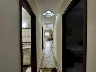 Casa - Térrea com 3 quartos (sendo 2 suite(s)) a 300,00 metros praia.