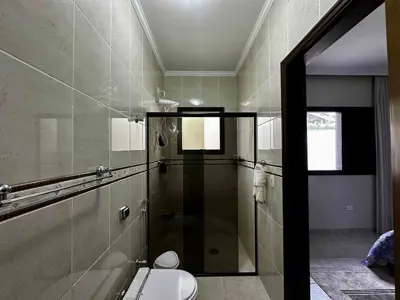 Casa - Térrea com 3 quartos (sendo 2 suite(s)) a 300,00 metros praia.