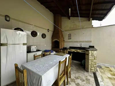 Casa - Térrea com 3 quartos (sendo 2 suite(s)) a 300,00 metros praia.