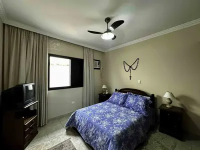 Casa - Térrea com 3 quartos (sendo 2 suite(s)) a 300,00 metros praia.