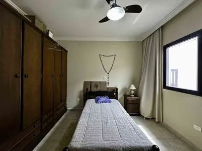 Casa - Térrea com 3 quartos (sendo 2 suite(s)) a 300,00 metros praia.