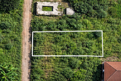 Terreno - Amplo com  quartos  a 2000,00 metros praia.