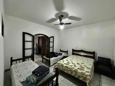 Casa - Térrea com 2 quartos (sendo 1 suite(s)) a 2000,00 metros praia.