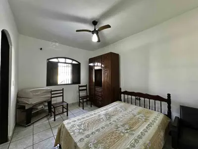 Casa - Térrea com 2 quartos (sendo 1 suite(s)) a 2000,00 metros praia.