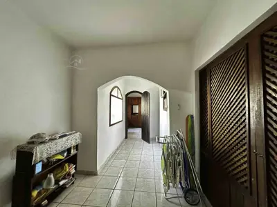 Casa - Térrea com 2 quartos (sendo 1 suite(s)) a 2000,00 metros praia.