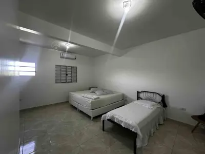 Casa - Sobrado com 4 quartos (sendo 0 suite(s)) a 1900,00 metros praia.