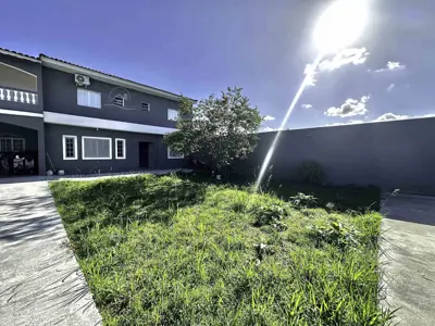 Casa - Sobrado com 4 quartos (sendo 0 suite(s)) a 1900,00 metros praia.