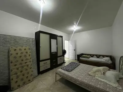 Casa - Sobrado com 4 quartos (sendo 0 suite(s)) a 1900,00 metros praia.